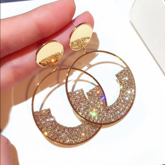 Jewelry - Gold Tone Round Hoop Earrings